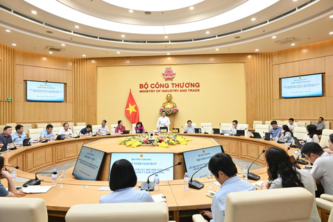 Bộ trưởng Lê Mạnh Hùng làm việc với Cục Đổi mới sáng tạo, Chuyển đổi xanh và Khuyến công