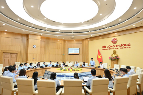 Bộ trưởng Bộ Công Thương Lê Mạnh Hùng làm việc với Vụ Pháp chế về định hướng, nhiệm vụ trọng tâm năm 2026