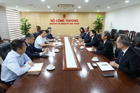Thứ trưởng Nguyễn Hoàng Long làm việc với lãnh đạo Công ty MOECO