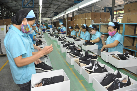Sản phẩm giày dép: Cần thêm "lực đẩy" xúc tiến thương mại để chinh phục thị trường nội địa