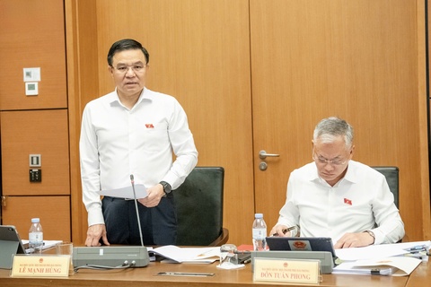 Bộ trưởng Bộ Công Thương Lê Mạnh Hùng giải đáp nhiều nội dung tại phiên thảo luận Tổ về dự án Luật Dầu khí (sửa đổi)