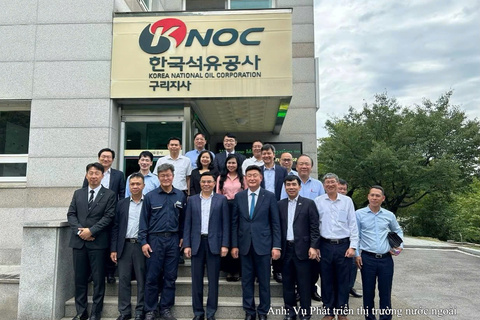 Bộ trưởng Lê Mạnh Hùng thăm và làm việc tại Kho dự trữ dầu cơ sở Guri của Tập đoàn Dầu khí Quốc gia Hàn Quốc
