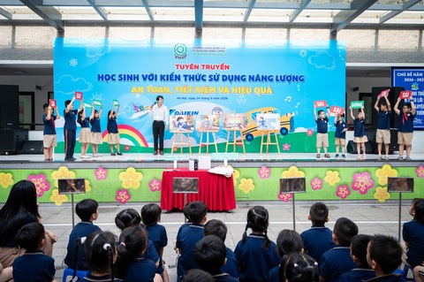 Chương trình tuyên truyền “Học sinh với kiến thức sử dụng năng lượng an toàn, tiết kiệm và hiệu quả”