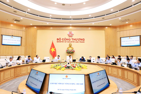 Bộ trưởng Lê Mạnh Hùng làm việc với Cục Năng lượng - Dầu khí