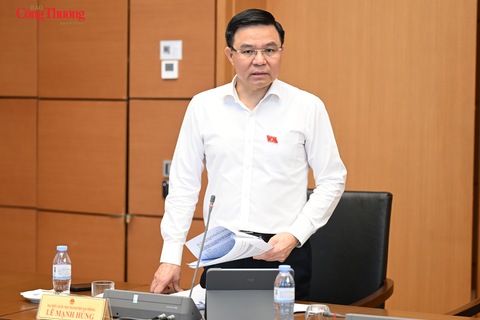 Bộ trưởng Lê Mạnh Hùng làm rõ một số vấn đề lớn của các dự án luật trong lĩnh vực Công Thương