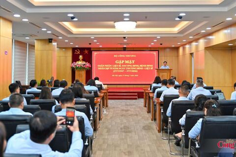 Bộ Công Thương tổ chức gặp mặt thân nhân các gia đình thương binh, liệt sĩ
