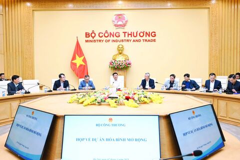 Bộ trưởng Nguyễn Hồng Diên làm việc với các đơn vị về dự án Nhà máy thủy điện Hòa Bình mở rộng