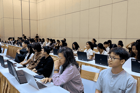 Hội thảo về ứng dụng các giải pháp và xu hướng mới trong thương mại điện tử cho sinh viên