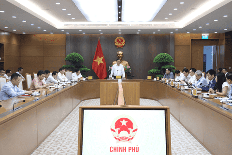 Phó Thủ tướng Thường trực Phạm Gia Túc yêu cầu bảo đảm nguồn cung, chất lượng và quyền lợi người tiêu dùng khi chuyển đổi sang xăng E10