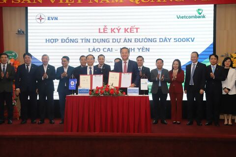 Thứ trưởng Nguyễn Hoàng Long tham dự Lễ ký hợp đồng tín dụng tài trợ Dự án đường dây 500kV Lào Cai – Vĩnh Yên