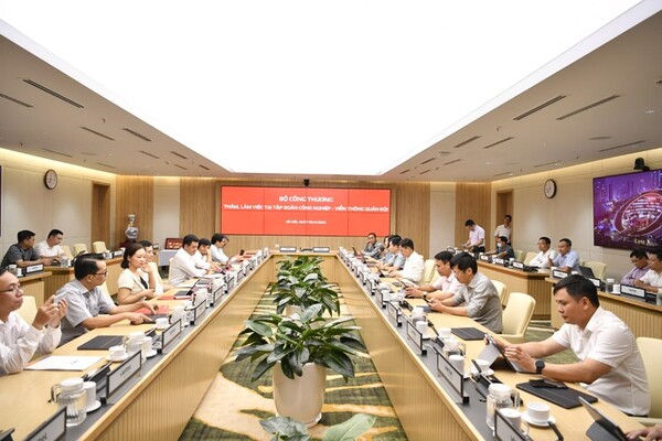 Bộ trưởng Nguyễn Hồng Diên làm việc với Tập đoàn Viettel về định hướng hợp tác chuyển đổi số, ứng dụng công nghệ trong thương mại và năng lượng