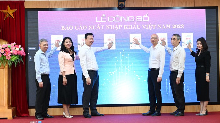 Bộ Công Thương công bố Báo cáo Xuất nhập khẩu Việt Nam năm 2023