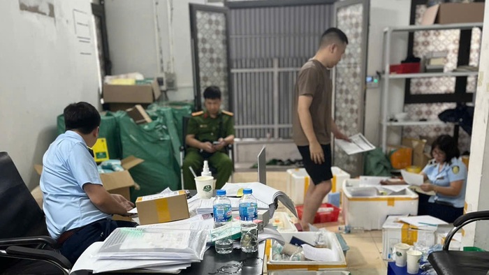 Kiểm tra, xử phạt 04 cơ sở kinh doanh mỹ phẩm nhập lậu tại TP.Hà Nội