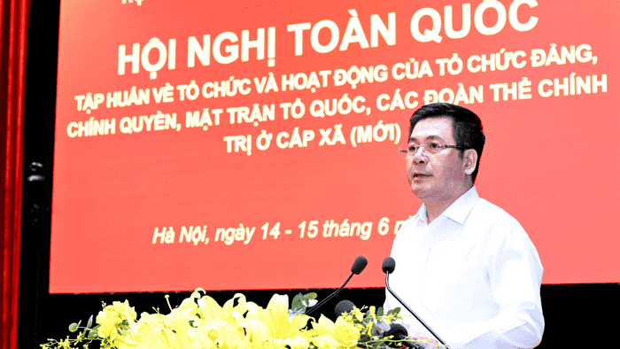 Bộ trưởng Nguyễn Hồng Diên báo cáo về việc xây dựng các Nghị định phân quyền, phân cấp và phân định thẩm quyền theo mô hình tổ chức chính quyền địa phương 2 cấp thuộc lĩnh vực Công Thương
