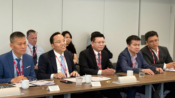 Thứ trưởng Nguyễn Hoàng Long tham dự tọa đàm về điện gió ngoài khơi tại Vương quốc Anh
