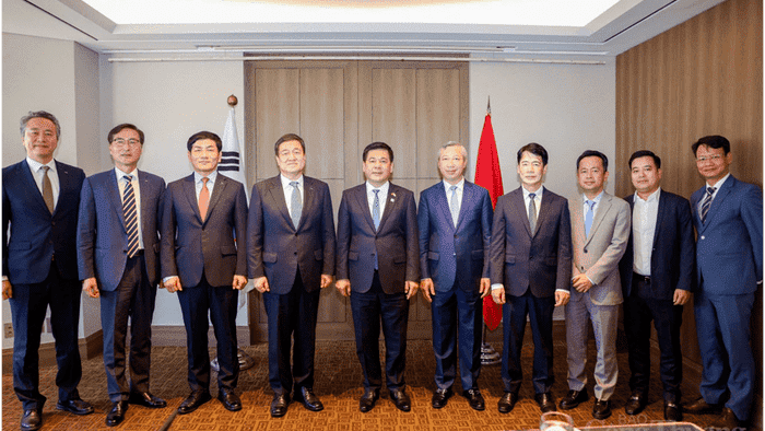 Bộ trưởng Nguyễn Hồng Diên tiếp và làm việc với Chủ tịch kiêm Giám đốc điều hành Tập đoàn Posco International
