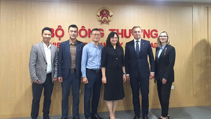 Thứ trưởng Phan Thị Thắng làm việc với Đại sứ Ukraine tại Việt Nam