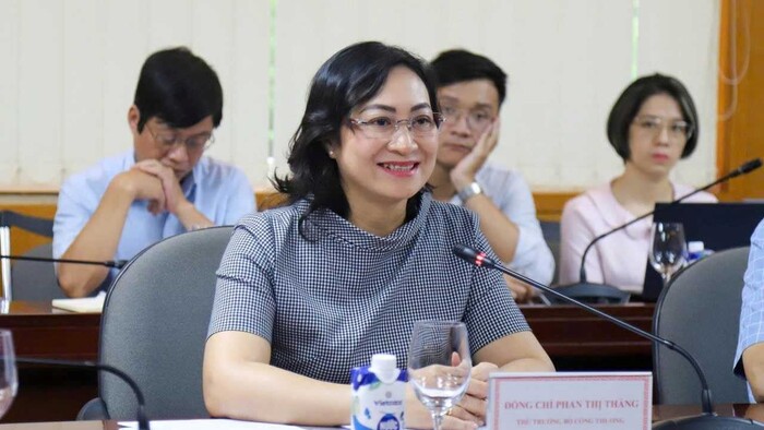 Thứ trưởng Bộ Công Thương Phan Thị Thắng làm việc với Ủy ban nhân dân tỉnh Tuyên Quang về phát triển thương mại biên giới