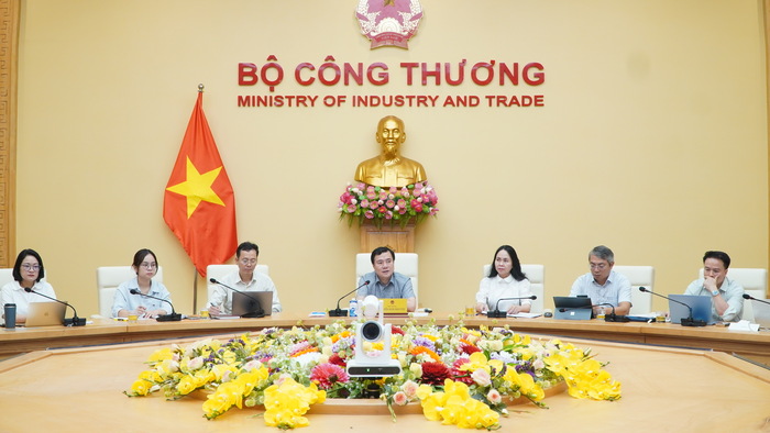 Thứ trưởng Nguyễn Sinh Nhật Tân chủ trì họp Tổ soạn thảo Dự thảo Luật Thương mại điện tử