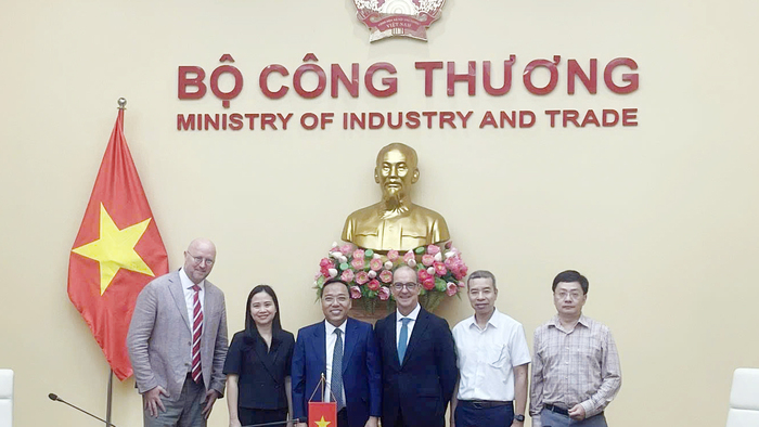 Thứ trưởng Nguyễn Hoàng Long tiếp Đại biện Phái đoàn Liên minh châu Âu tại Việt Nam