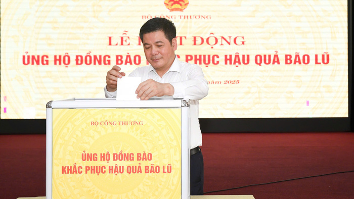 Bộ Công Thương tổ chức phát động quyên góp ủng hộ đồng bào khắc phục hậu quả bão lũ