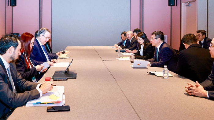 Bộ trưởng Nguyễn Hồng Diên làm việc song phương với Bộ trưởng Kinh tế Mê-xi-cô