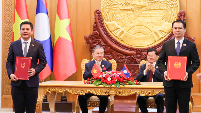 Bộ Công Thương Việt Nam và Bộ Công Thương Lào trao Biên bản ghi nhớ về phát triển chuỗi liên kết công nghiệp