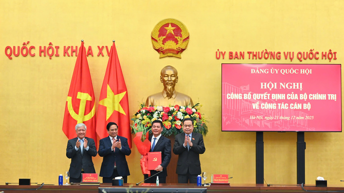 Công bố Quyết định của Bộ Chính trị chỉ định Bộ trưởng Nguyễn Hồng Diên giữ chức Phó Bí thư Đảng ủy Quốc hội