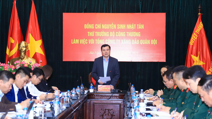 Bộ Công Thương làm việc với các doanh nghiệp xăng dầu về đảm bảo nguồn cung dịp Tết và năm 2026