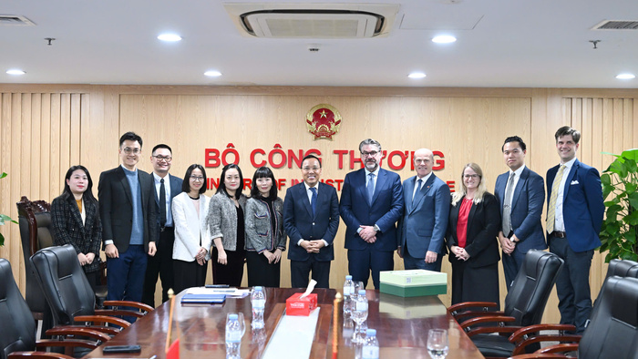 Thứ trưởng Bộ Công Thuơng Nguyễn Hoàng Long tiếp Đặc phái viên của Thủ tướng Canada tại EU