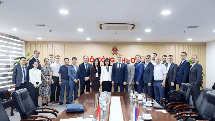 Thứ trưởng Phan Thị Thắng tiếp và làm việc với Phó Thống đốc tỉnh Tyumen, Liên bang Nga