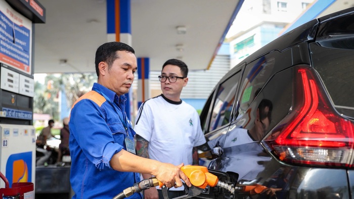 Chính thức giảm thuế đối với xăng, dầu