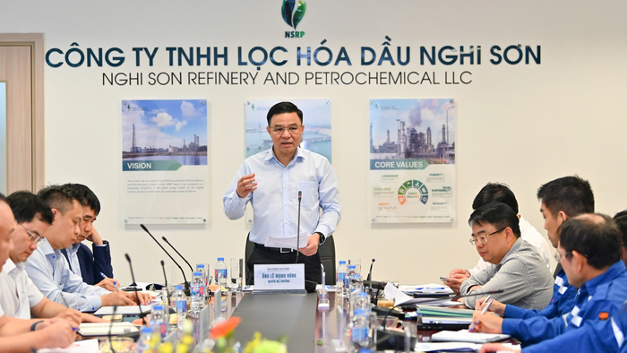 Quyền Bộ trưởng Bộ Công Thương Lê Mạnh Hùng làm việc với Nhà máy Lọc hóa dầu Nghi Sơn