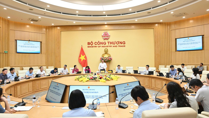 Bộ trưởng Lê Mạnh Hùng làm việc với Cục Đổi mới sáng tạo, Chuyển đổi xanh và Khuyến công