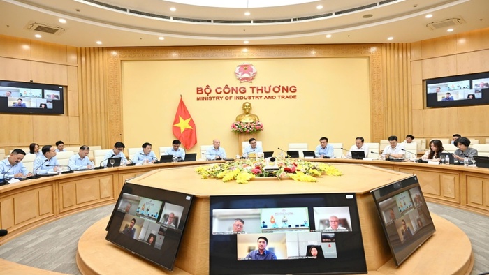 Bộ trưởng Bộ Công Thương Lê Mạnh Hùng làm việc với Cục Xúc tiến thương mại