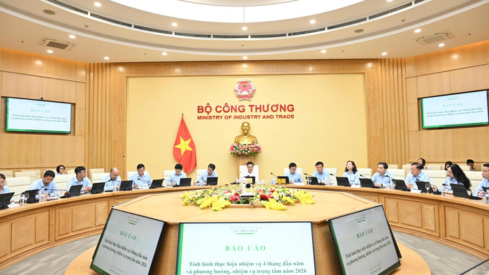 Bộ trưởng Lê Mạnh Hùng làm việc với Cục Hoá chất