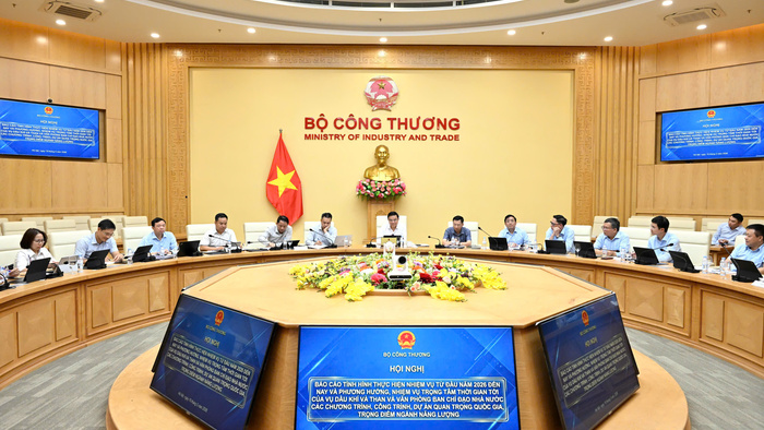 Bộ trưởng Lê Mạnh Hùng làm việc với Vụ Dầu khí và Than và Văn phòng Ban Chỉ đạo Nhà nước các chương trình, công trình, dự án quan trọng quốc gia, trọng điểm ngành năng lượng