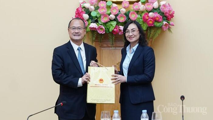 Thứ trưởng Phan Thị Thắng tiếp và làm việc với đoàn doanh nghiệp Trung Quốc