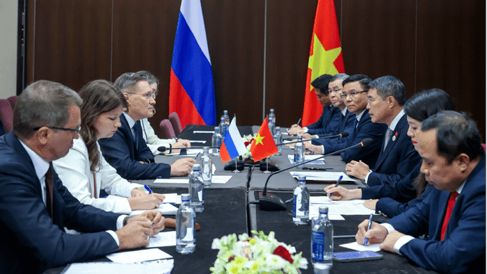Bộ trưởng Lê Mạnh Hùng tháp tùng Thủ tướng Chính phủ tham dự Hội nghị Cấp cao kỷ niệm 35 năm quan hệ ASEAN - Nga và thúc đẩy hợp tác năng lượng