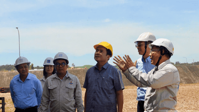 Thứ trưởng Nguyễn Sinh Nhật Tân kiểm tra năng lực sản xuất nhiên liệu sinh học tại miền Trung