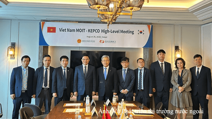 Bộ trưởng Lê Mạnh Hùng làm việc với các lãnh đạo doanh nghiệp lớn trong lĩnh vực năng lượng của Hàn Quốc