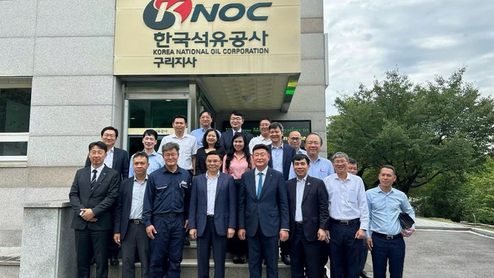 Bộ trưởng Lê Mạnh Hùng thăm và làm việc tại Kho dự trữ dầu cơ sở Guri của Tập đoàn Dầu khí Quốc gia Hàn Quốc