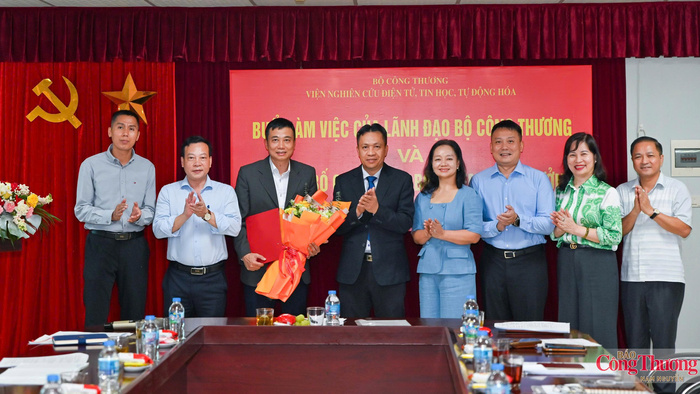 Công bố Quyết định của Bộ Công Thương bổ nhiệm Viện trưởng Viện Nghiên cứu Điện tử, Tin học, Tự động hóa