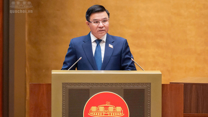 Bộ trưởng Bộ Công Thương Lê Mạnh Hùng trình bày tờ trình dự án Luật sửa đổi, bổ sung một số điều của Luật Điện lực