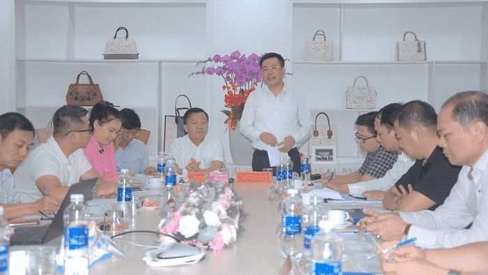 Bộ trưởng Nguyễn Hồng Diên làm việc với Hiệp hội Da giày - Túi xách Việt Nam