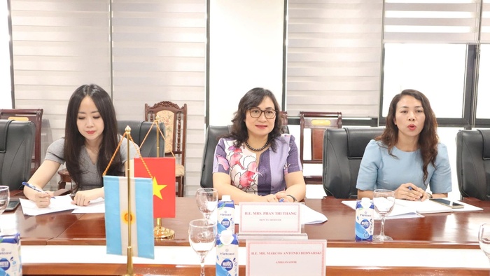 Thứ trưởng Phan Thị Thắng làm việc với Đại sứ Argentina tại Việt Nam