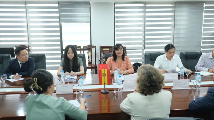 Thứ trưởng Phan Thị Thắng làm việc với Đại sứ Tây Ba Nha tại Việt Nam