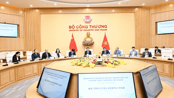 Bộ trưởng Bộ Công Thương Nguyễn Hồng Diên hội đàm với  Bí thư Tỉnh ủy Sơn Đông, Trung Quốc
