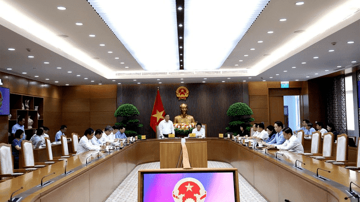 Khẩn trương hoàn thiện Nghị định triển khai cơ chế đặc thù về phát triển năng lượng giai đoạn 2026-2030