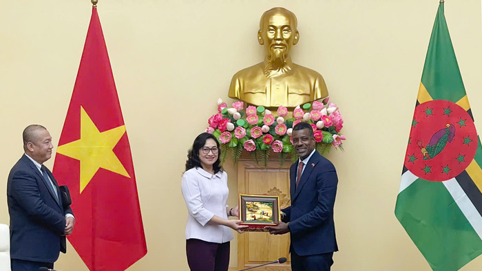 Thứ trưởng Bộ Công Thương Phan Thị Thắng tiếp Bộ trưởng Ngoại giao, Ngoại thương, Thương mại và Năng lượng Cộng đồng thịnh vượng Dominica